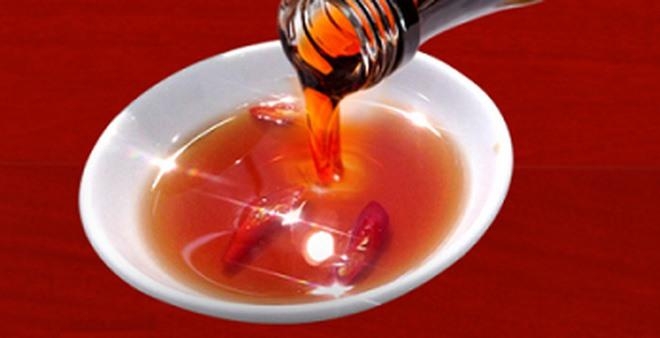 images/upload/giup-ban-phan-biet-nuoc-mam-cong-nghiep-va-nguyen-chat_1653485796.jpg